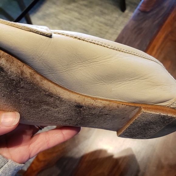 **FLAW:right shoe only**Chanel Women's Size 8.5/39.5 Cream Loafer - Picture 3 of 7